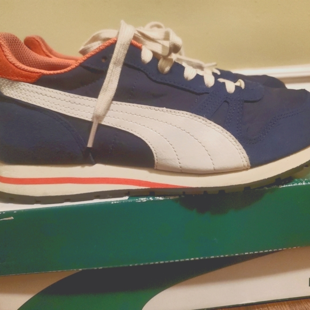PUMA Yarra Classic Sneakers in Peacock Blue with White and Pink detailing